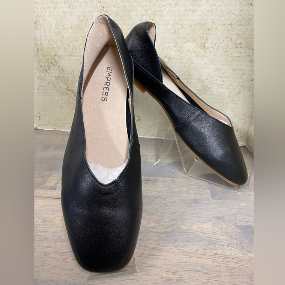 Black Empress Size 4 New In Box - Narrow